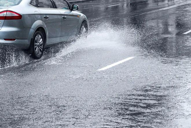 短时强降雨突袭行车时注意以下几点关键时刻能保命(图5)