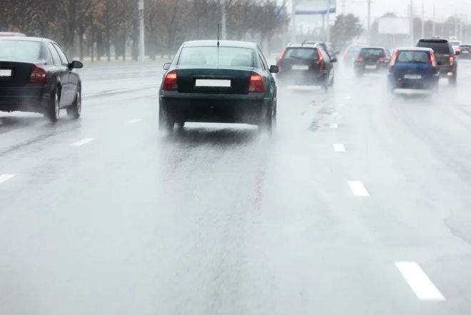 短时强降雨突袭行车时注意以下几点关键时刻能保命(图4)