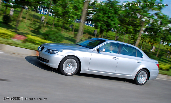 奢华运动风PCauto全面测试BMW530Li(图5)