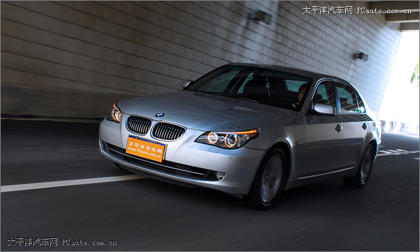 奢华运动风PCauto全面测试BMW530Li(图6)