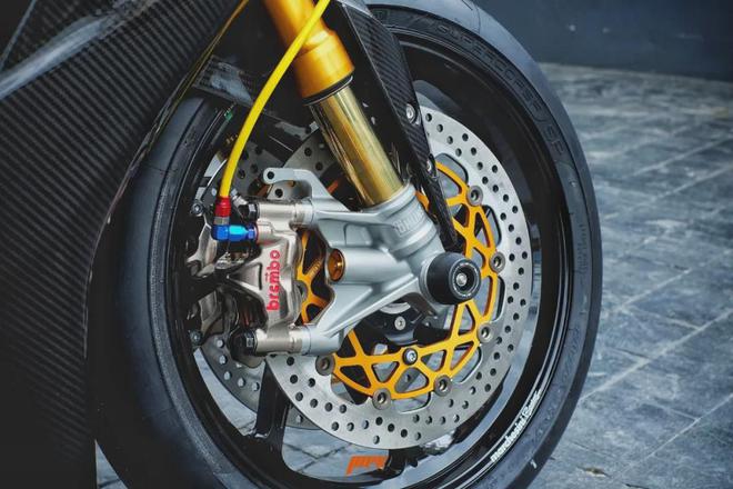 Brembo全资收购Öhlins(图1)